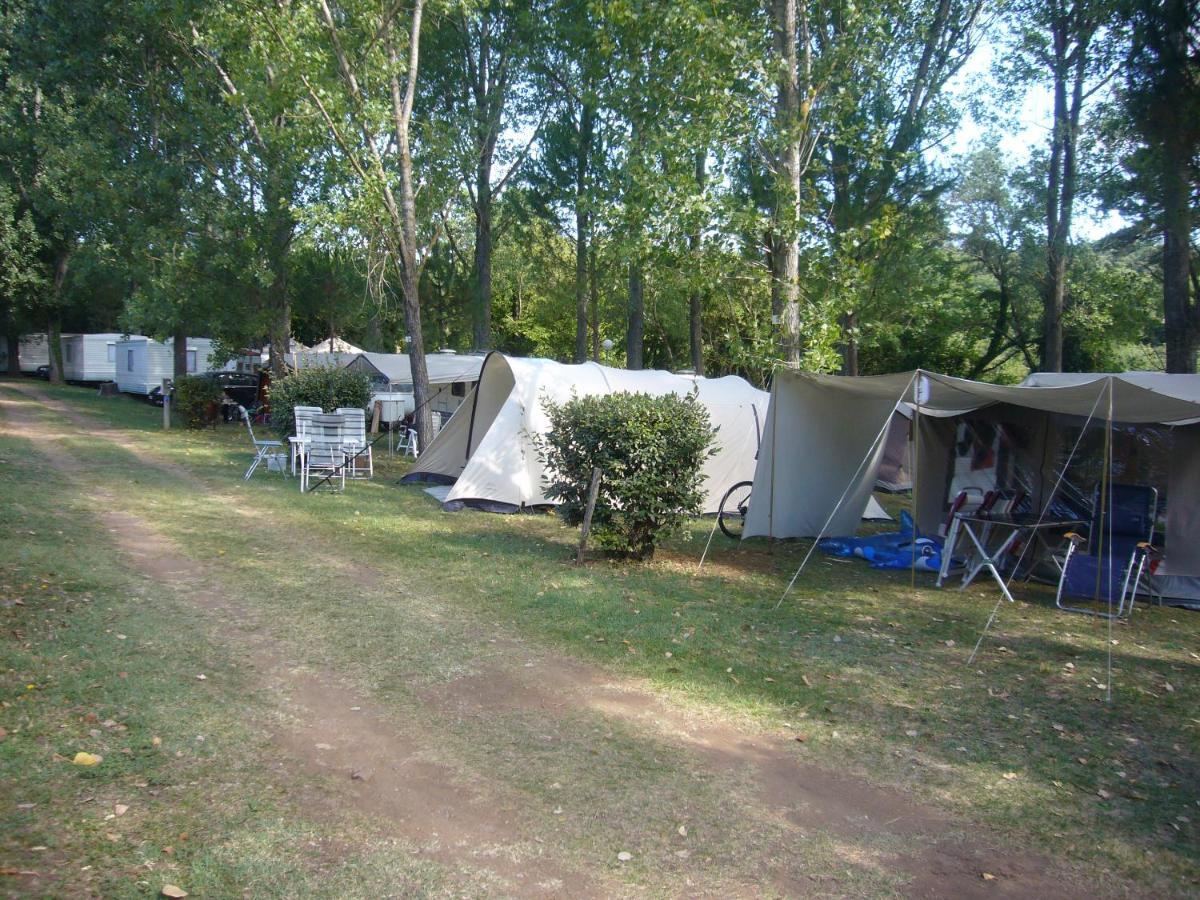 Camping De Graniers Hotell Monoblet Exteriör bild