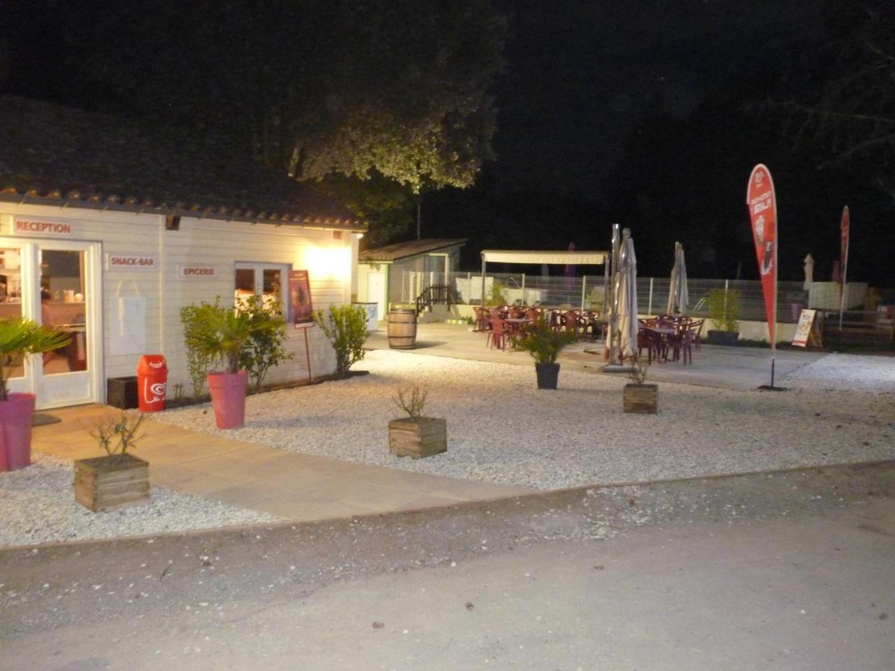 Camping De Graniers Monoblet Exteriör bild