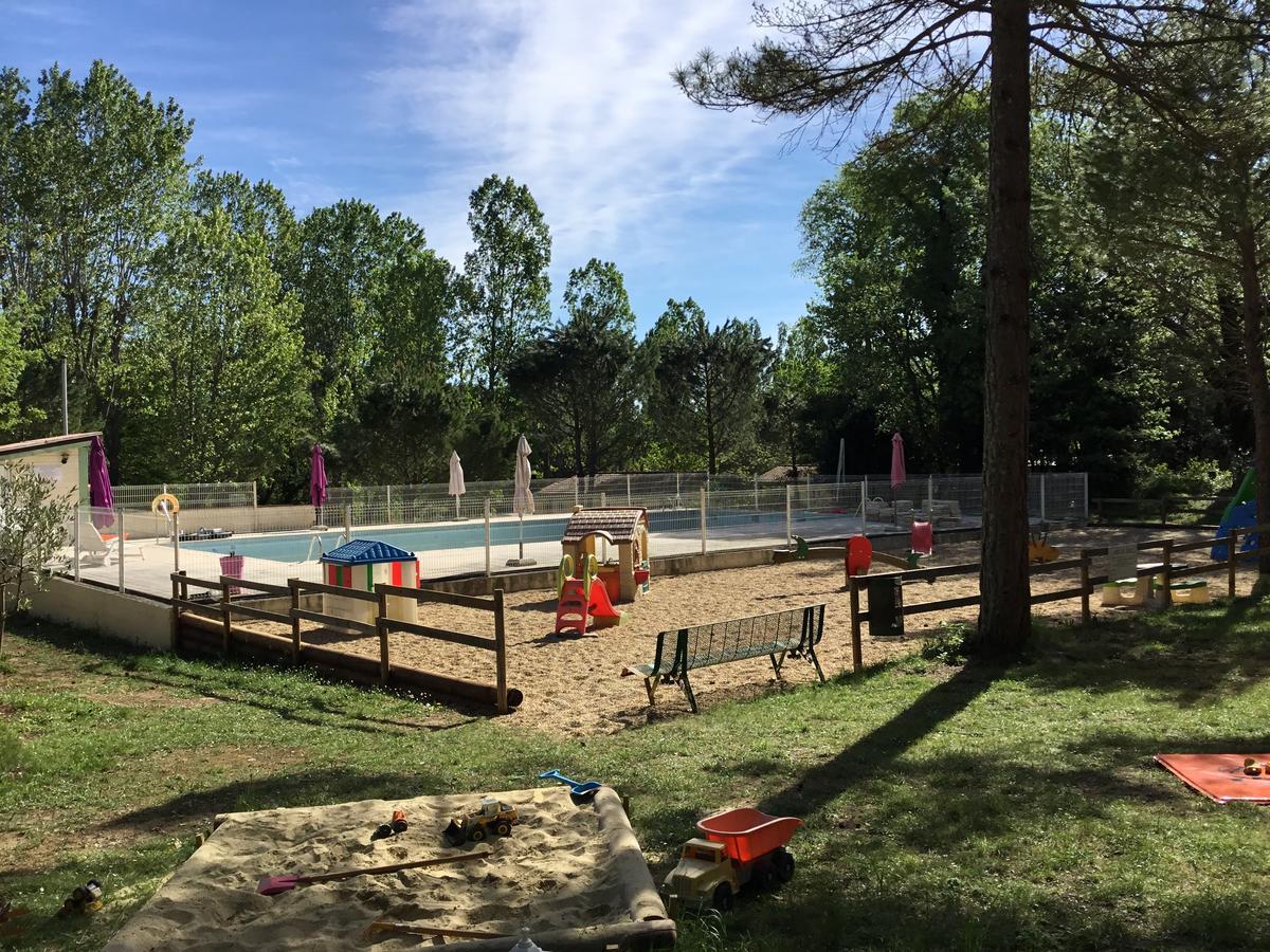 Camping De Graniers Monoblet Exteriör bild